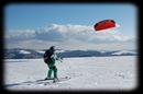 Surfer sur les cimes des Vosges en snowkite